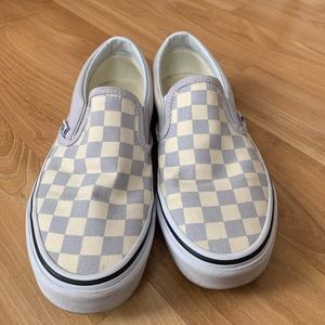 VANS. CHECKERED VANS. DOVE GREY/OFFWHITE. WOMEN’S SIZE 6. LIGHTLY WORN.